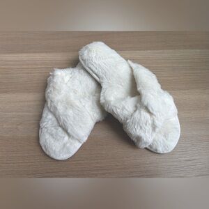 NWT - SABO SKIRT | White Fluffy Slippers M